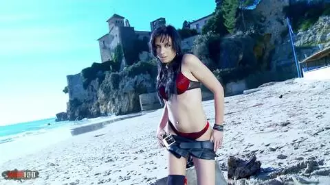 Amel Annoga desnudandose  en la playa  photo 6