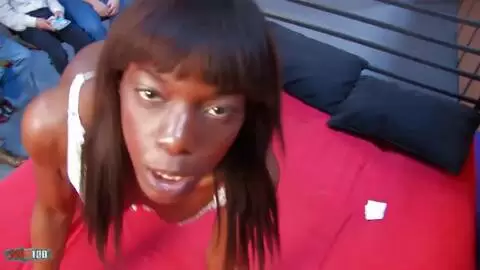 Kenya Diaw & Phil Hollyday en el salón erótico de Besançon photo 01