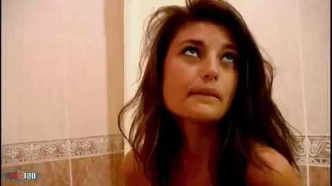 Carla posando  en una habitación  photo 06