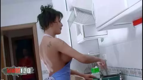 Alex follando con el puño a Delfynn Delage en la cocina photo 01