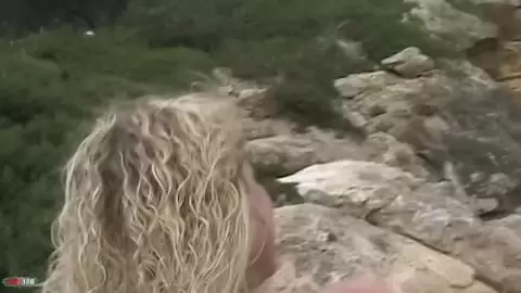 Electra desnudandose  al lado del mar   photo 13