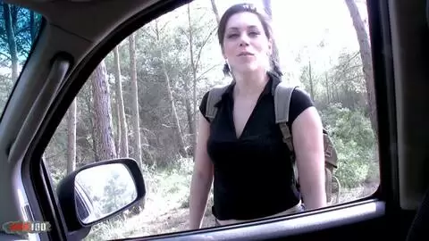 La joven francesa Erika Wolf es follada en la parte trasera de la camioneta photo 01