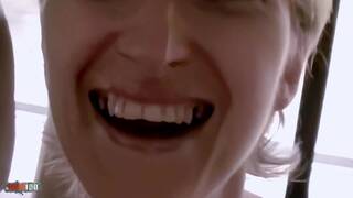 Estelle clark haciendo un stri