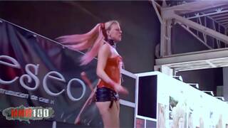 Lesly kiss en el escenario del