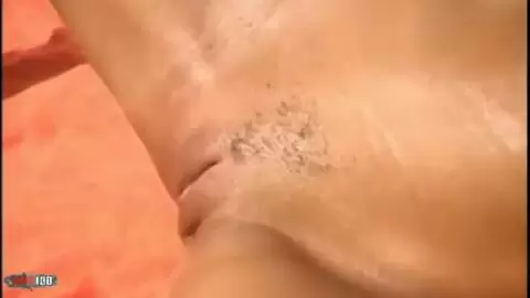 Kristina te uestras sus tetas morenas bajo el sol photo 12