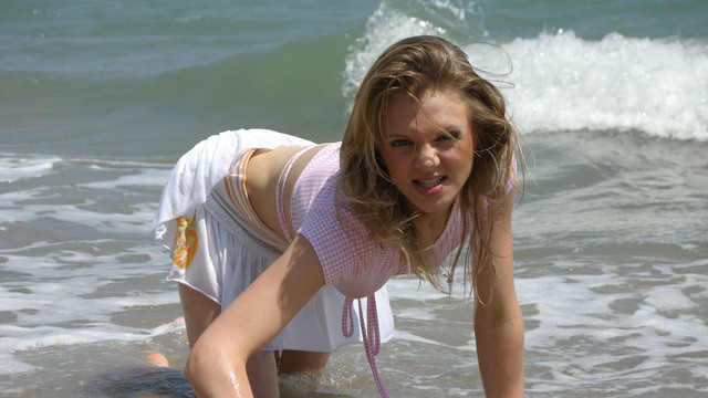 Lea Cisley Foto Sexy Gratis #021