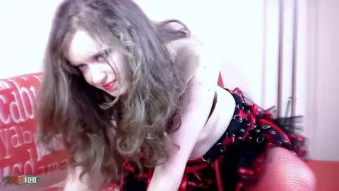 La joven francesa Lena Luminescente en una sexy sesión de fotos sobre el sofá photo 07