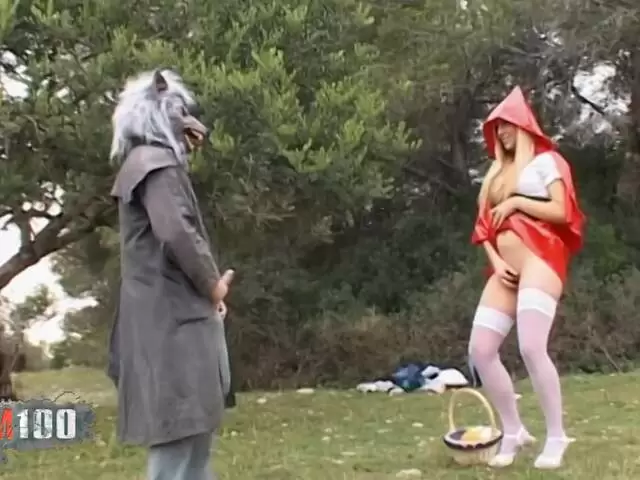 Lesly Kiss interpreta a Caperucita Roja con el Lobo Feroz photo 1