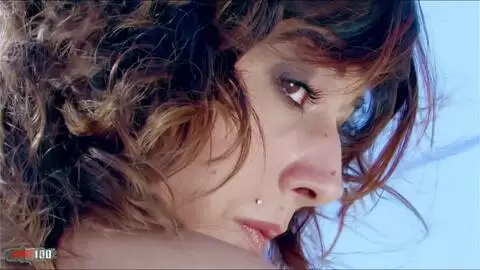 Sesión de fotos en la playa con la estrella porno francesa Lou Charmelle photo 13