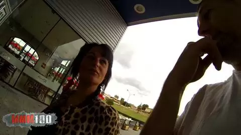 Margaux Lenoir es recogida en la calle y follada duro en la cama photo 1