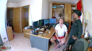 Le rompen el coÃ±o y el culo...