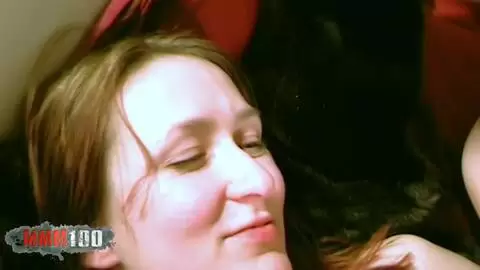 Joven pareja inglesa amateur a la que le encanta que la graben durante sus juegos sexuales photo 12