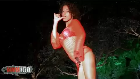 Sesión de fotos nocturna con la hermosa negra francésa Priska Farell photo 01