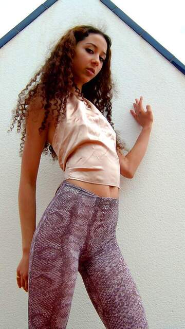 Safia Foto Sexy Gratis #035