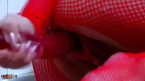 Shannya Tweeks jugando con un consolador en la bañera photo 14