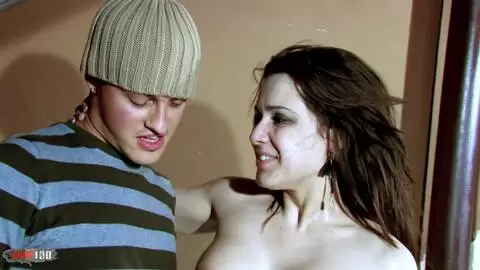 Shannya Tweek hace dobles penetraciones en un bar para pagar la cuenta photo 16