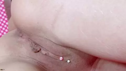 Sheryl Riviera desnudandose encima de la cama  photo 13