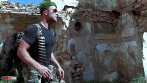 Impresionante milf checa con botas hasta los muslos y traje completo estilo catwoman obtiene su culo perforado photo 01