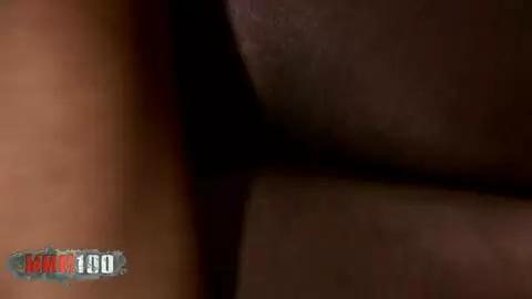 Milf Ebony Gross follada con fuerza por su chico bien montado en la ducha photo 15