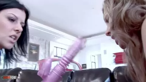 Rubias y Morenas de Tetonas en Trío Lésbico FFF – Consoladores Destrozando Coños y Juguetes sin Parar photo 11