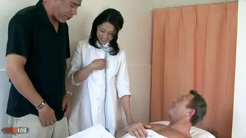 Doble penetración hardcore para la enfermera japonesa caliente Fujiko Sakura photo 02