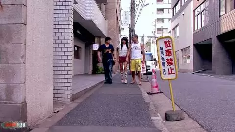 Kaoruko Wakaba, colegiala japonesa, en un tórrido trío MMF con Titof photo 1