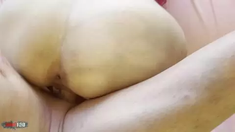 MILF espanola pelirroja Victoria Arias folla al repartidor anal y POV photo 6