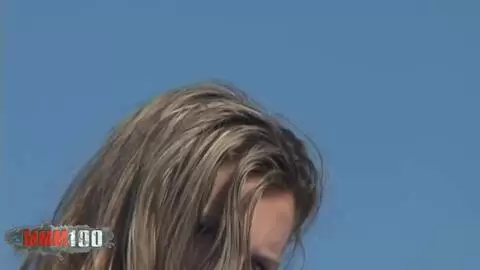 Yaiza Del Mar posando at the beach photo 08