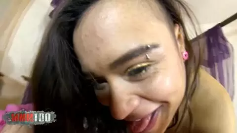 Presioca chica latina me hace una paja y me encanta !!