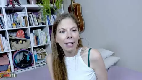 La extrema entrevista belga de Alice Maze termina con garganta profunda, anal intenso y enema de orina photo 02