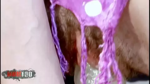 Alice una magnífica MILF francesa de coñito peludo se pajea con un gran consolador photo 11