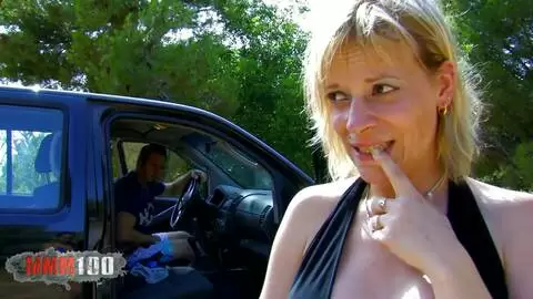 Parada de orina en el coche con la MILF rubia francesa Alicia Flore photo 14