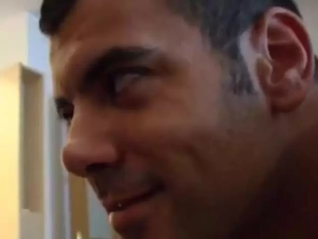 Alys quiere mojarse antes de que comience el rodaje photo 1