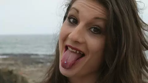 Alys Rebel posando  