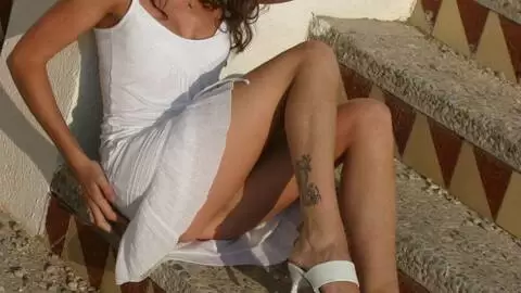 Alys Rebel haciendo un strip   photo 7