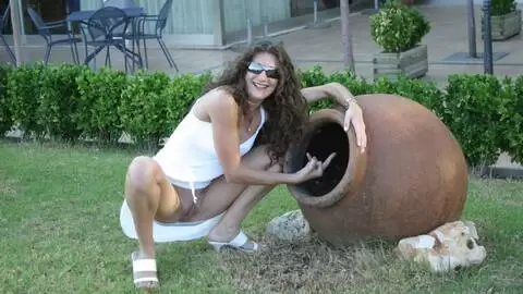 Alys Rebel haciendo un strip   photo 13