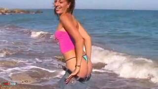 Alys rebel haciendo un strip  