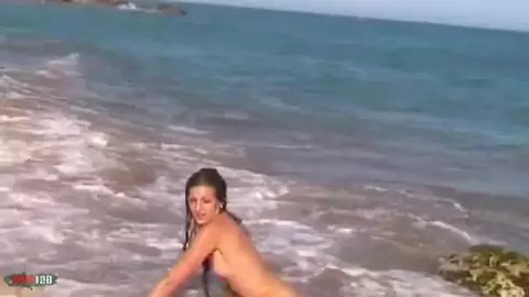 Alys Rebel haciendo un strip   photo 13