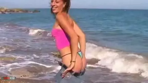 Alys Rebel haciendo un strip  