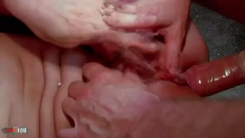 La pequeña francesa sexy se la follan duro y eyacula por todas partes photo 10