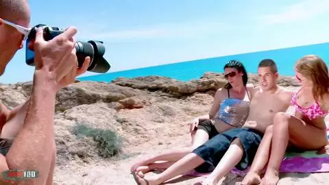 Sexo en el mar y sol con la flaca milf checa Amadea Emily