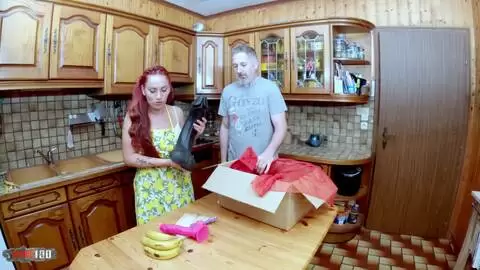 Kink en la cocina con Ammy Redhead: anal profundo y juguetes
