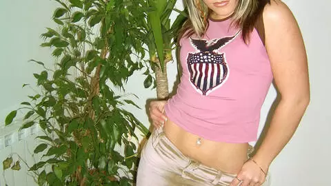 Anastasia Mayo haciendo un strip en el sofá  photo 1