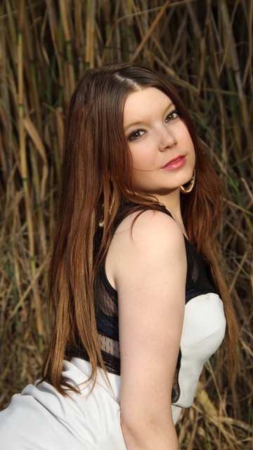 Angela Kiss Foto Sexy Gratis #003