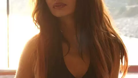 Angelina posando   photo 13