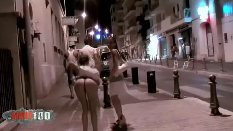 Angie Kiss y Alys Rebel se burlan en las calles de Cassis parte 2