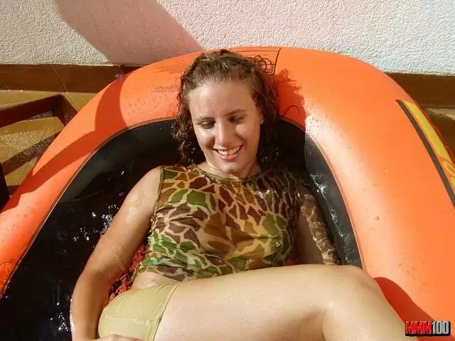 Anna enseñando su cuerpo   photo 1