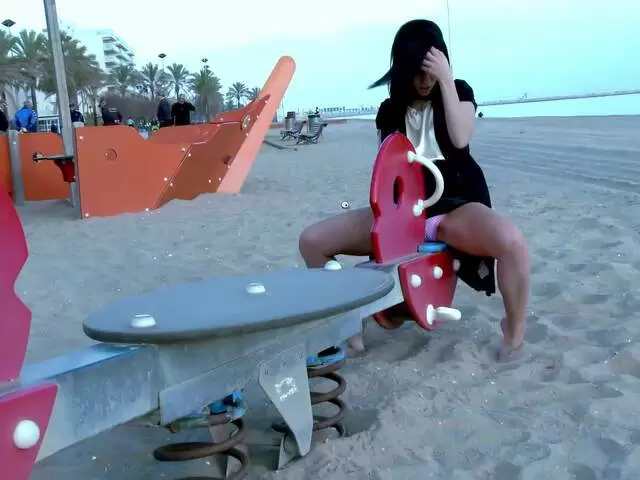Kleiner Natursekt am Strand mit der schönen jungen Spanierin Aris Dark photo 1