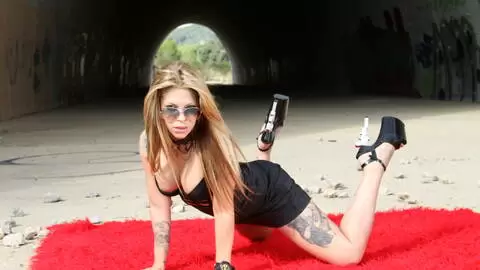 Aris Dark posando   photo 4