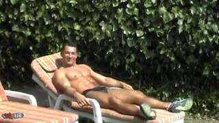 Atila expone sus mÃºsculos j...